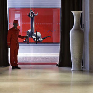 Roome & amenities at the InterContinental Paris Avenue Marceau