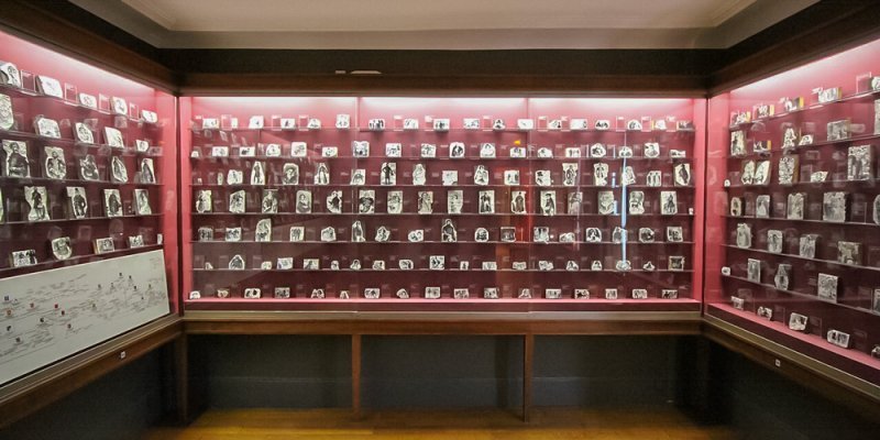 Gallery of characters from The Human Comedy displayed in cases at Maison de balzac