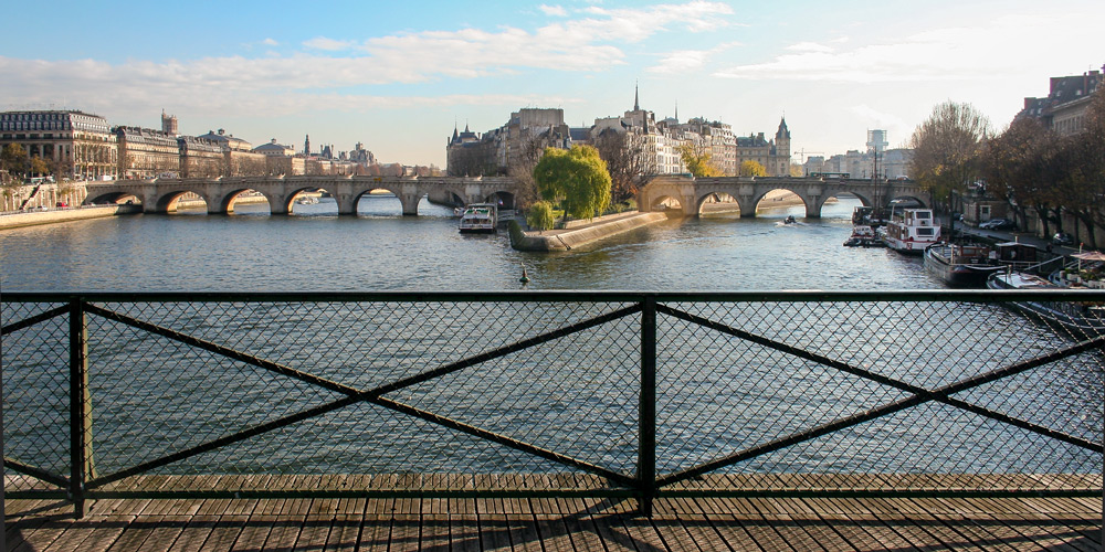 Ile de la Cité as seen from the Pont des Arts in 2007, pre-love-locks, photo by Mark Craft