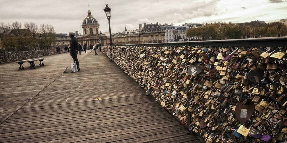 The vandalism that was the love locks in 2013, photo Wikimedia by Berlinuno