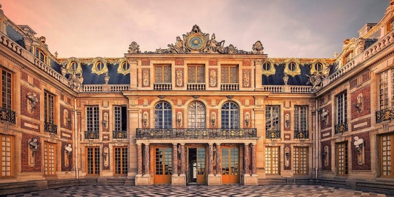 The grand entry of the Chateau de Versailles at sunset