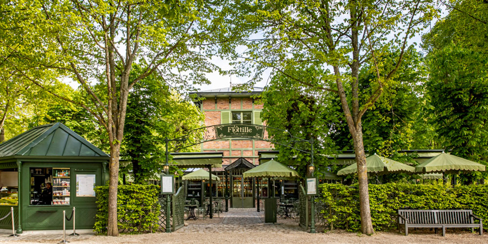 La Flottille restaurant, in the gardens of Versailles, photo La Flottille