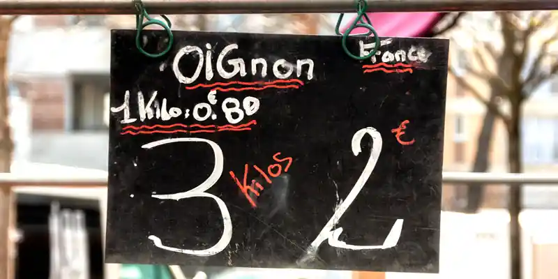 Oniions fort sale at the Aligre Market