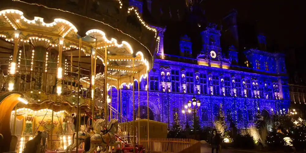 Christmas carousel in front of the Hôtel de Ville in Paris