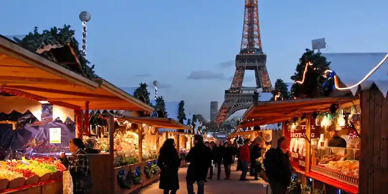 Christmas market at Trocadéro with the Eiffel Tower in Paris