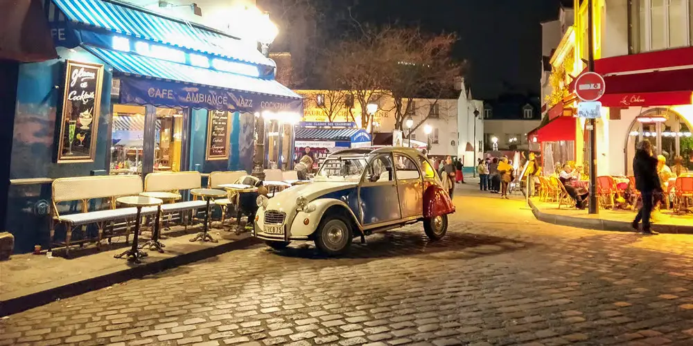 The iconic Citroen 2CV during a champagne private tour