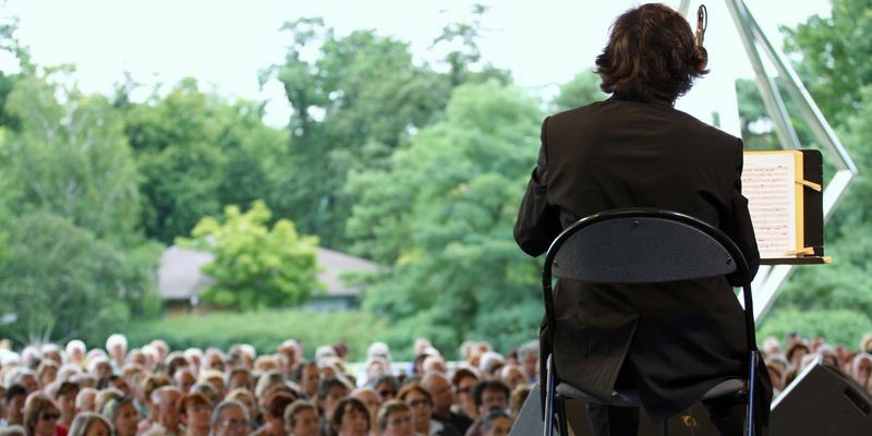 A classical music performance in a Paris park during Classique au Vert