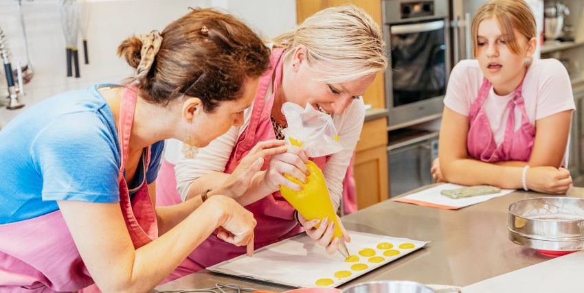 Make French Macarons in Paris