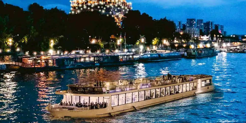 A Seine river cruise by Diamant Bleu