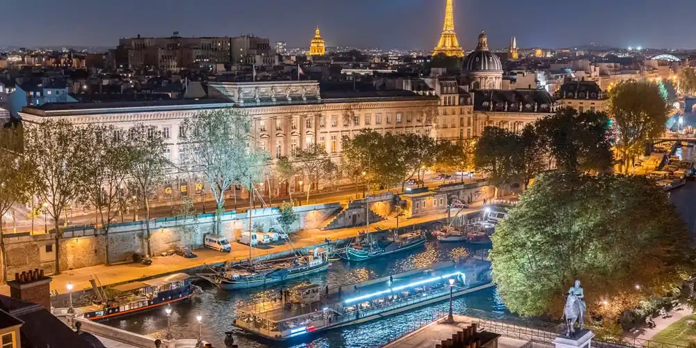 A dinner cruise boat wends its way between the Paris islands