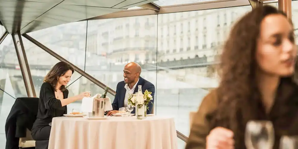 Bateaux Mouches dinner cruise – dining on white tablecloths
