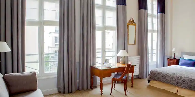 A classic room at Hotel Brighton Paris