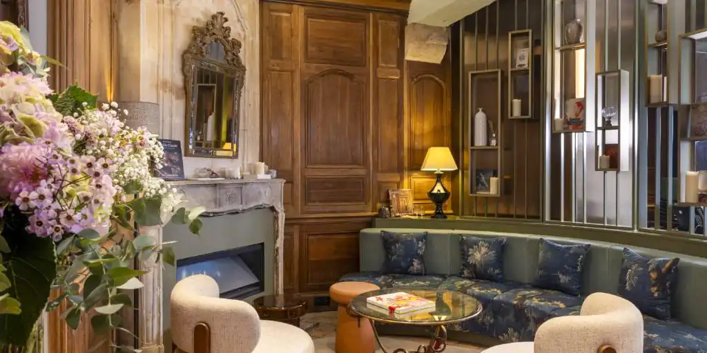 The exterior of Hotel de Lutece, on Rue Saint-Louis-en-l'Île