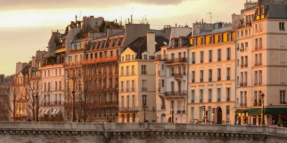 Buildings of Île Saint-Louis Paris line Quai de Bethune, photo Hotel de Lutece