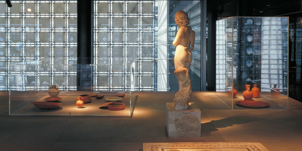Interior and displays at IMA, photo Atelier Jean Nouvel