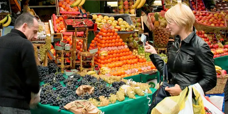 The market on Rue Poncelet, 2007 photo by Mark Craft
