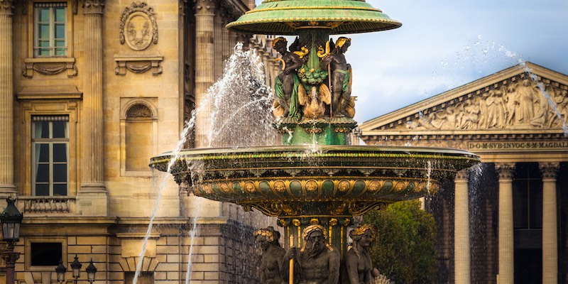 3 tourist sites in paris Place de la Concorde & Jardin des Tuileries