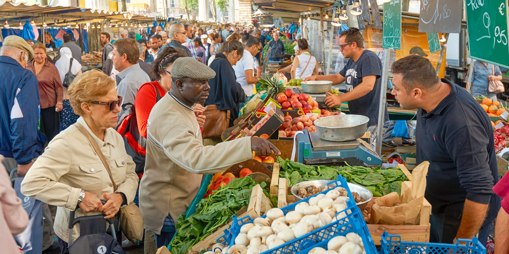 The bustling market at Grenelle, under the Line 6 Metro tracks