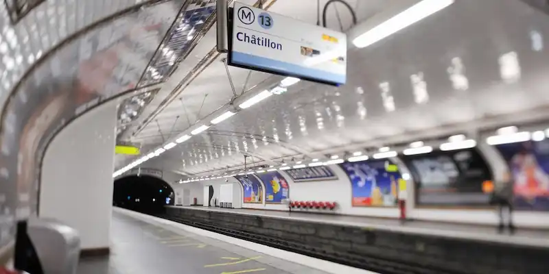 Chatillon Metro station on Line 13