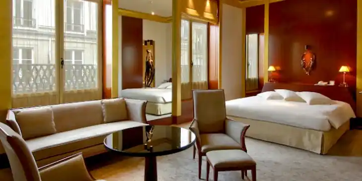 This Vendôme room with soft lighting and subdued colors is made for relaxing