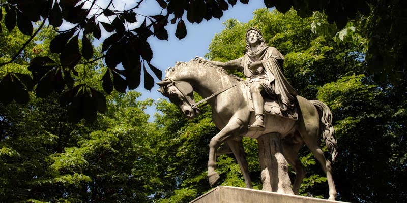 Place des Vosges, statue of Louis XII, photo by Mark Craft