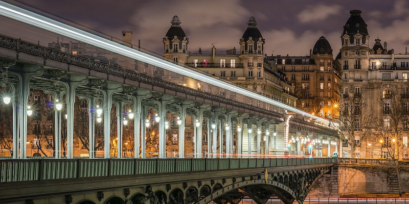 Pont de Bir-Hakeim, photo by DXR, Wikimedia