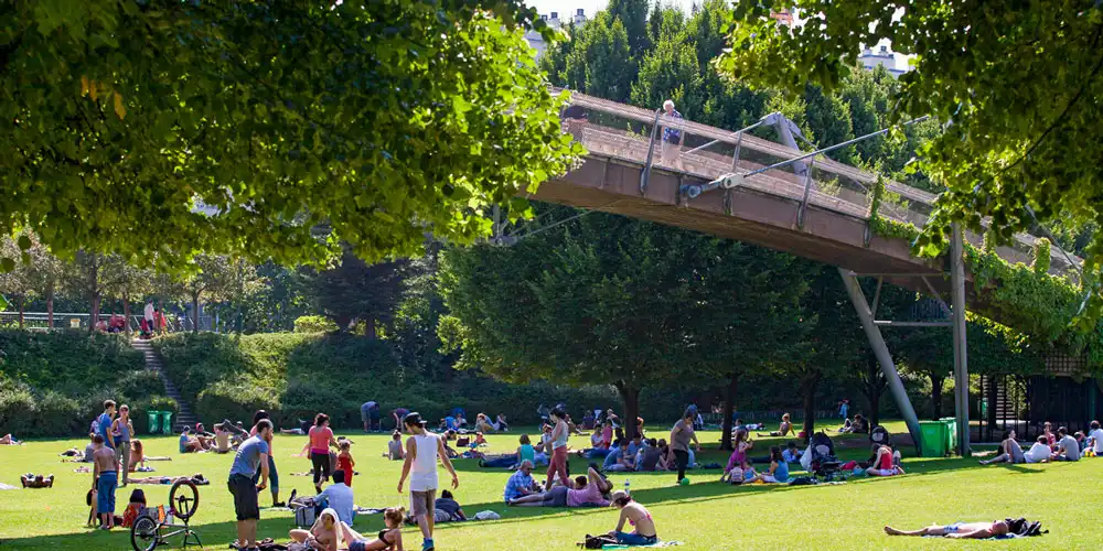 The Promenade Plantée passes over Jardin de Reuilly, photo Ville de Paris by Lola Ertel The Promenade Plantée passes over Jardin de Reuilly, photo Ville de Paris by Lola Ertel