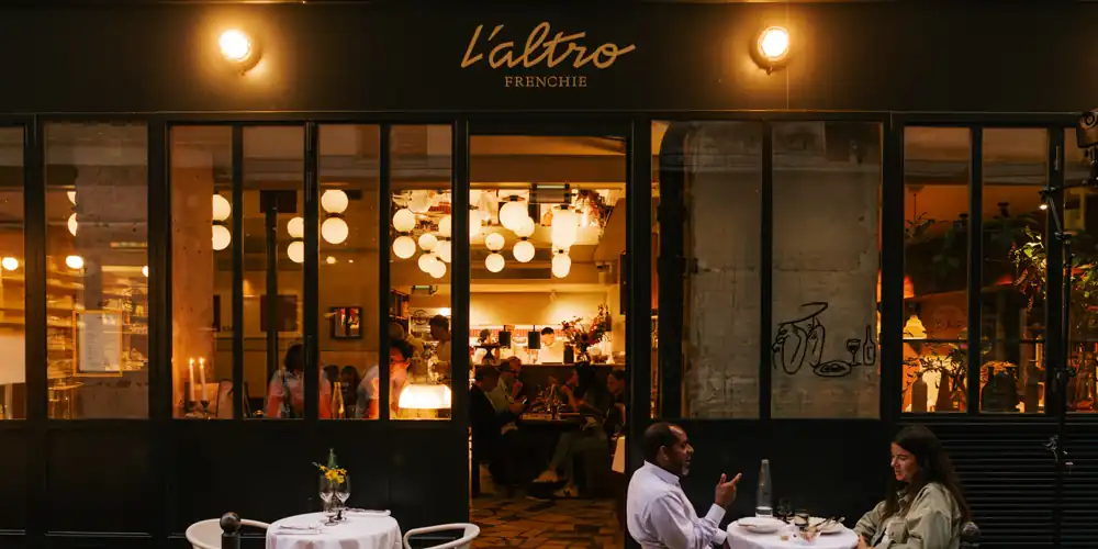 Frenchie L'Altro on Rue du Nil, photo Frenchie