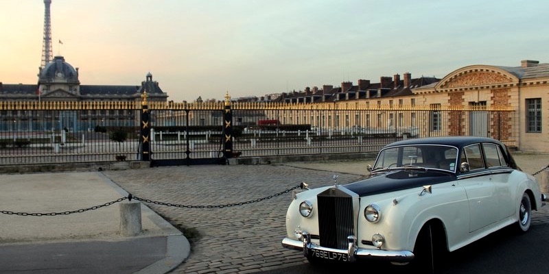 Cruise Paris in a Vintage Rolls Royce