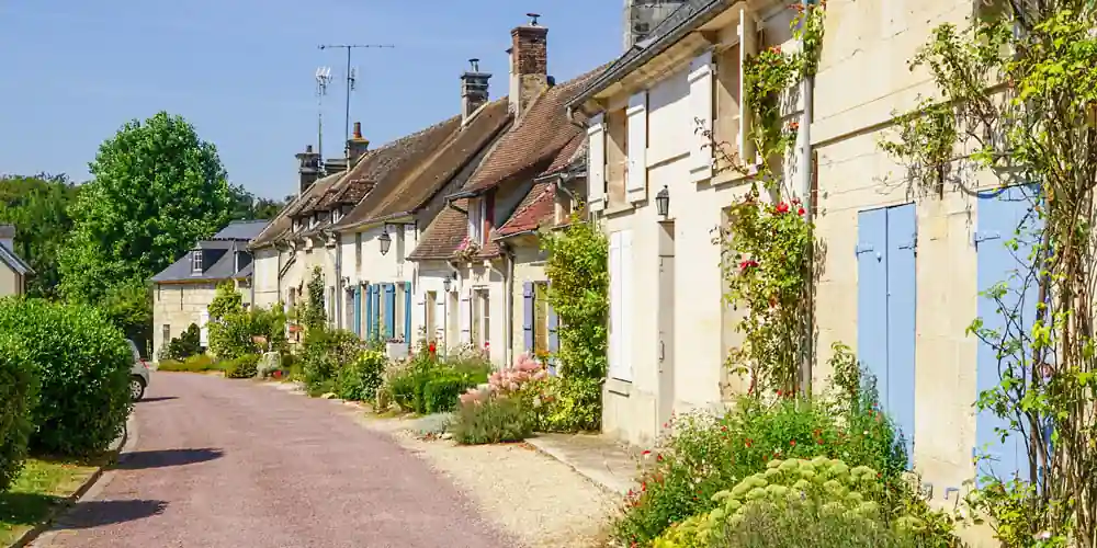 A street in the charming village of Saint-Jean-aux-Bois, just north of Paris