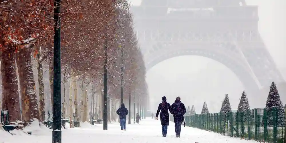 Snow on the Champs de Mars with the eiffel Tower