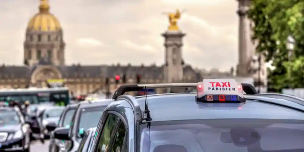 Paris taxi in traffic with Les Invalides in the background