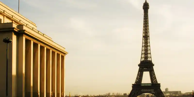 The Eiffel Tower seen from Trocadero (Palais du Chaillot to left), photo by Mark Craft