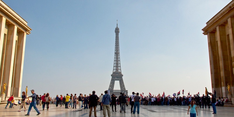 A crowd gathers at Trocadero for a demonstration, photo by Mark Craft
