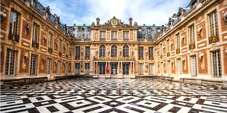 Main entrance of Chateau de Versailles
