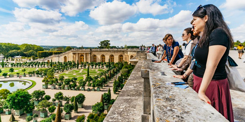 A guide tells the tales of the gardens of Versailles on a small-group tour