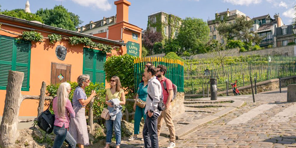 A guide details the sights and history of Montmartre on a walking tour