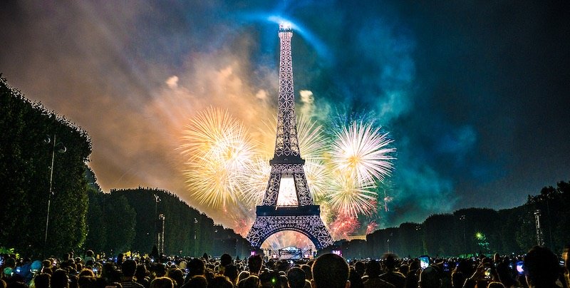 Eiffel Tower Fireworks, Champ de Mars, Wkkimedia, photo by Yann Caradec
