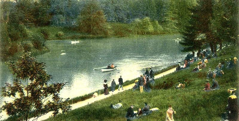 Bois de Boulogne postcard