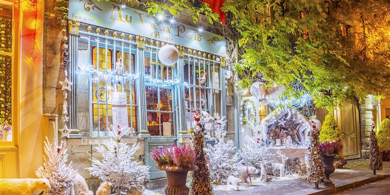 A Christmas storefront in Paris
