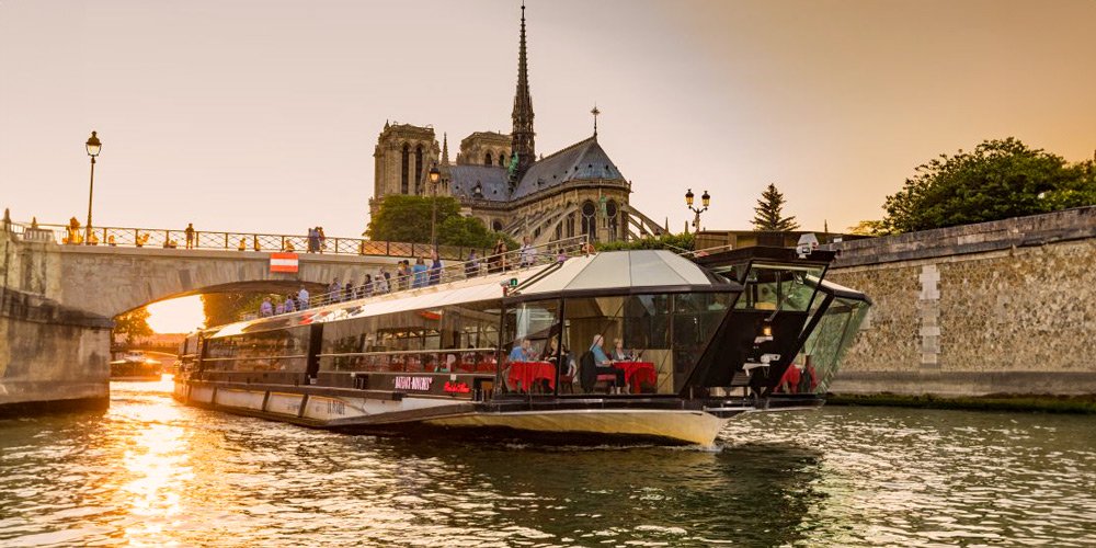 Bateaux Mouches Easter Dinner Cruise