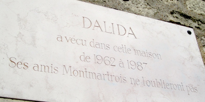 Rue d'Orchampt, Dalida Historic Plaque, photo by Dixmiervictor
