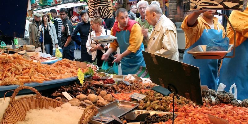 Market on Rue Poncelet