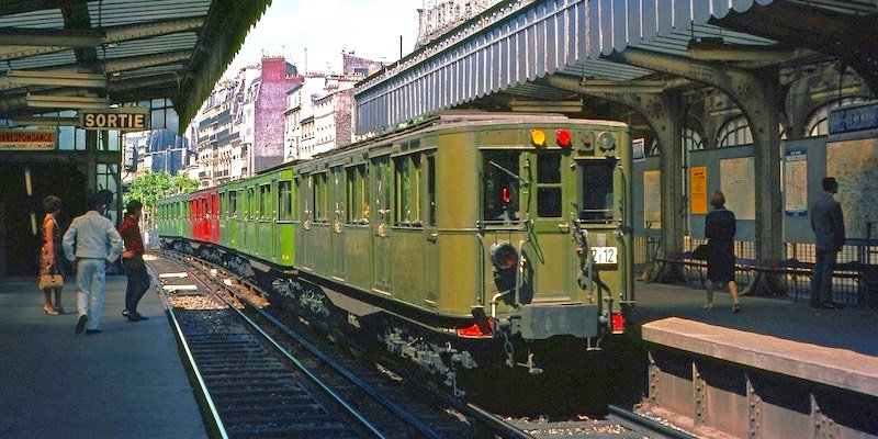 Green and red Sprague-Thomson cars on Line 2, 1966