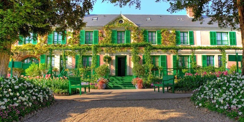 Claude Monet's house and gardens in Giverny, an hour's drive from Paris, photo official website
