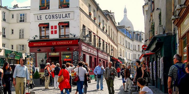 Montmartre, dome of Sacre-Coeur in the background, photo Wikimedia by Albany Tim