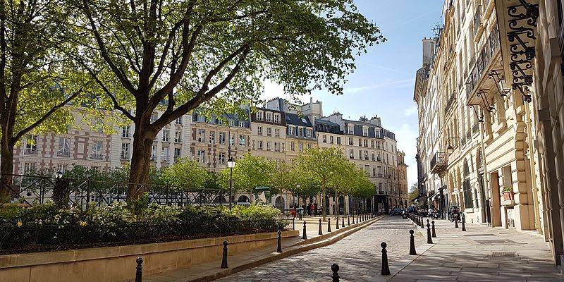 Notre Dame Cathedral Walk