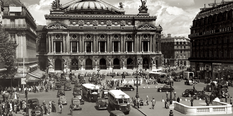 Place de la Opera in 1950 with a few buses and lot of cars
