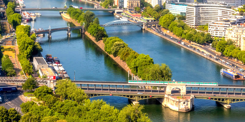 Pont de Bir-Hakeim as seen from the Eiffel Tower, photo by Mark Craft